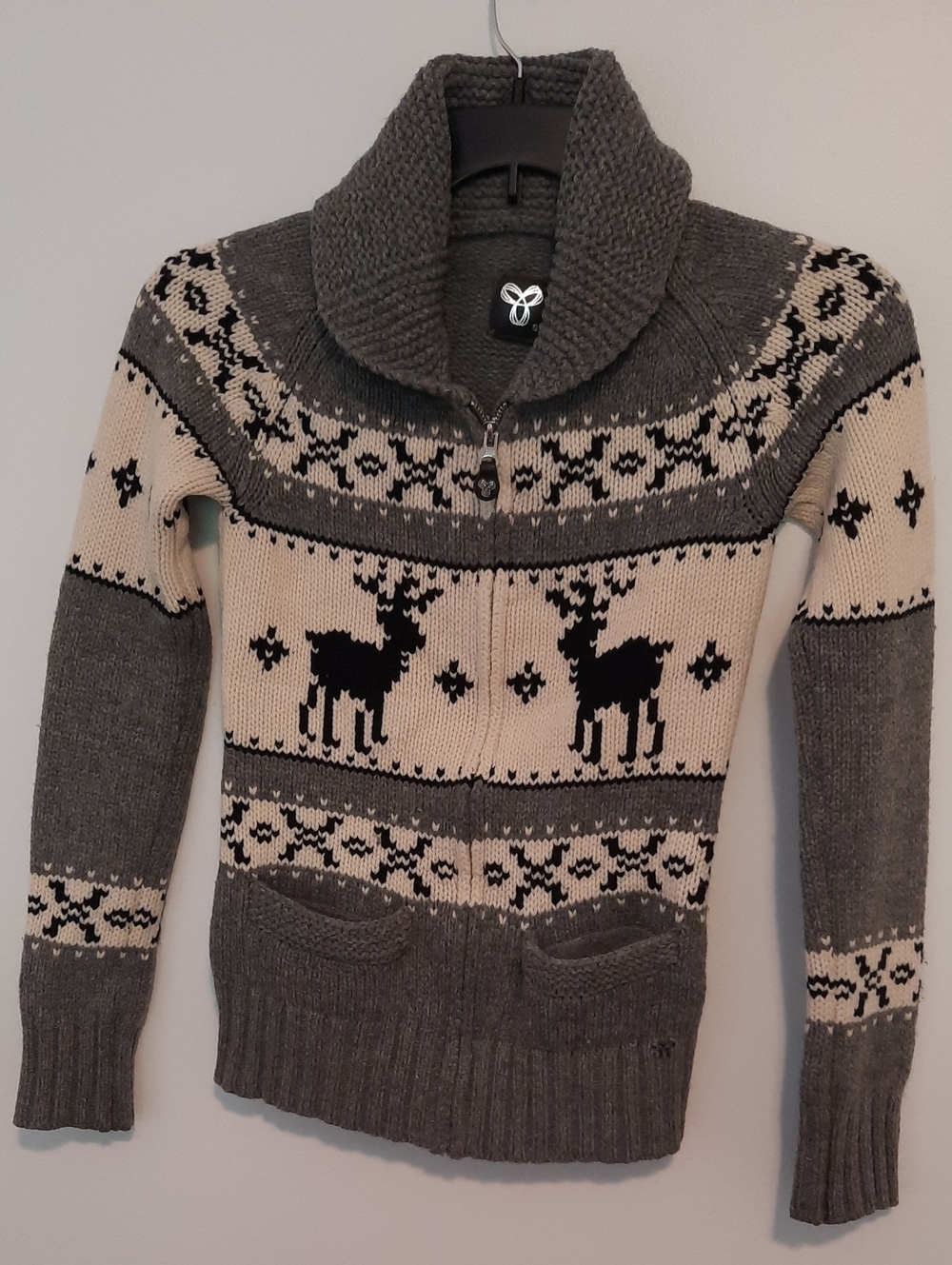 TNA Gray and Cream Reindeer Knit Zip S Cardigan 100% Wool